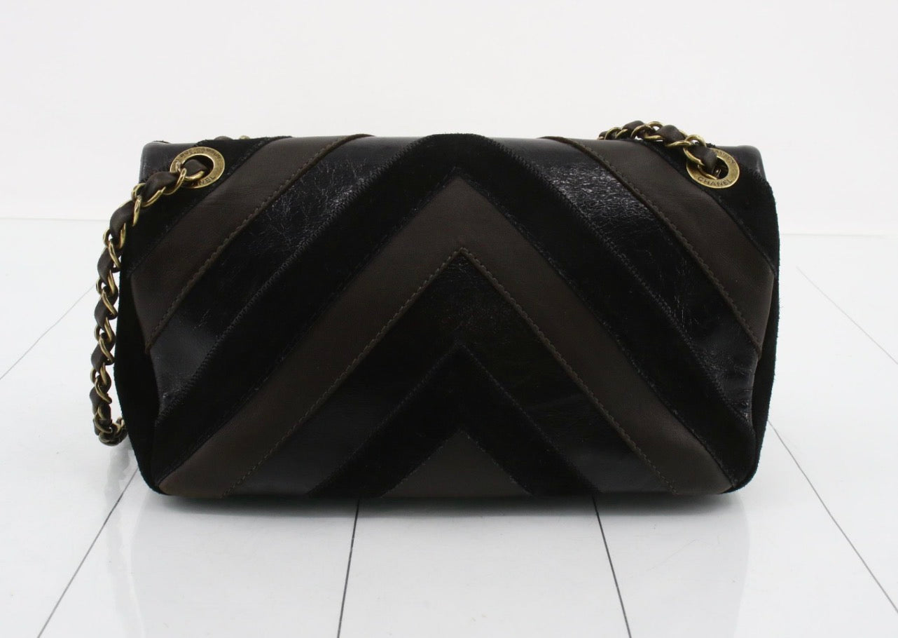 Chanel Vintage Quilted Flap Bag — Black Mixed Leather / Aged Gold Hardware