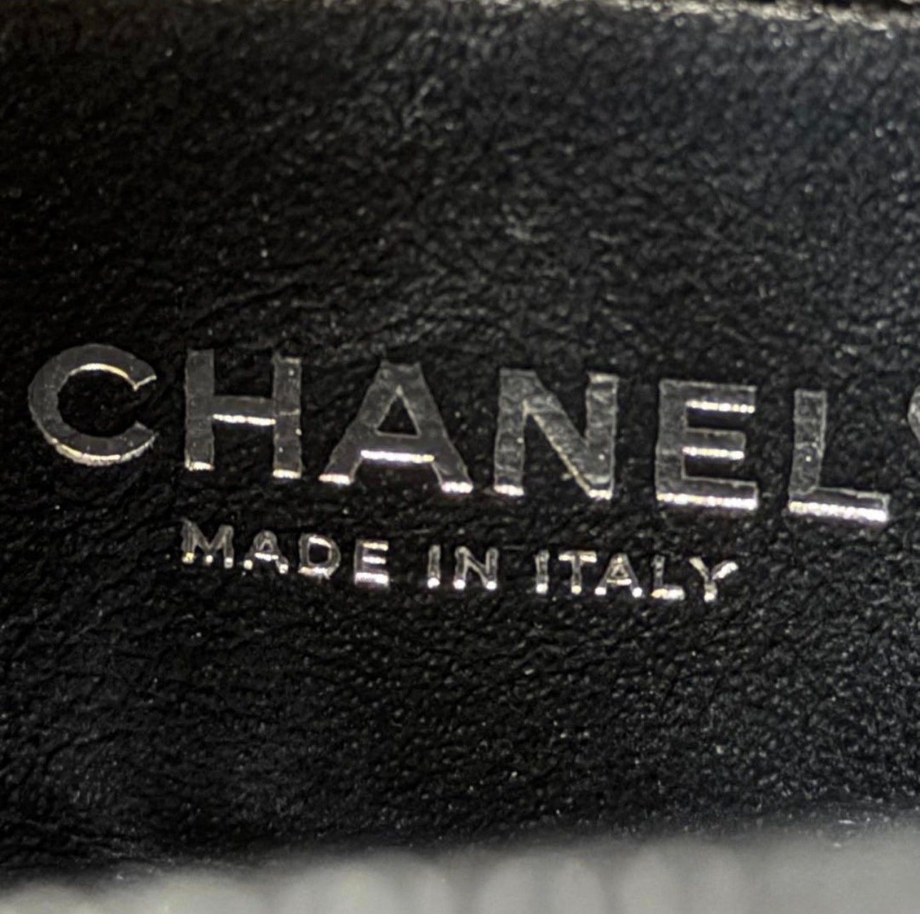 Chanel Coco Handle Bag Medium — Black Caviar / Bordeaux Lizard Handle / Ruthenium Hardware