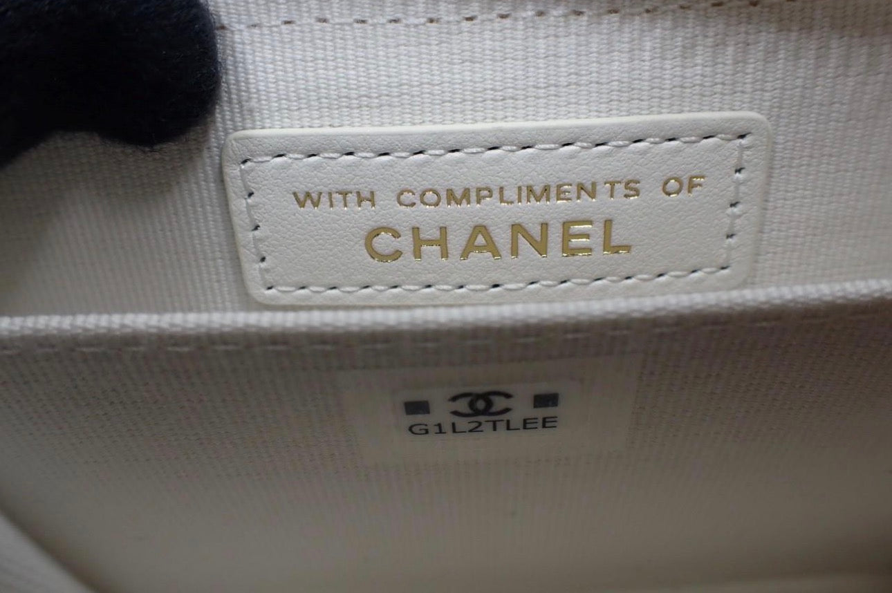 Chanel Matelassé Tweed Ribbon Shoulder Bag — White / Gold Hardware
