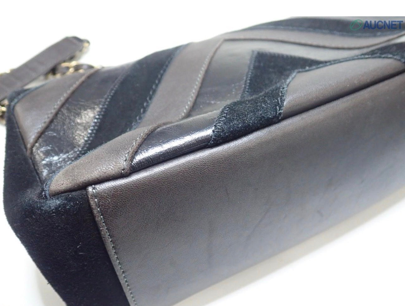 Chanel Vintage Quilted Flap Bag — Black Mixed Leather / Aged Gold Hardware