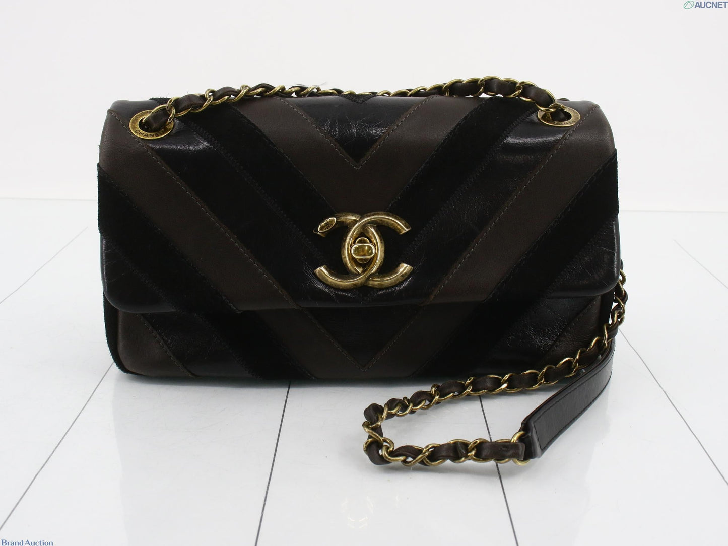 Chanel Vintage Quilted Flap Bag — Black Mixed Leather / Aged Gold Hardware