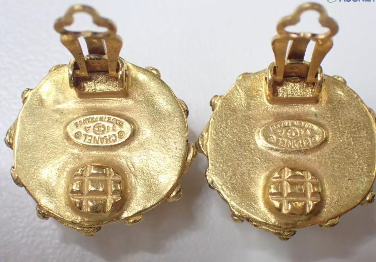 Vintage Chanel Pearl CC Logo Gold Earrings 94A