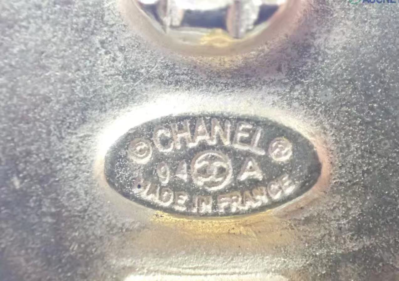 Vintage Chanel Pearl CC Logo Gold Earrings 94A