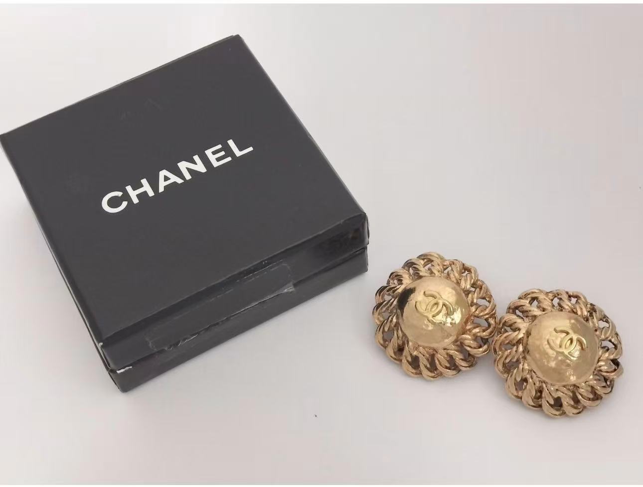 Vintage Chanel Chain Border Dome CC Earrings 05P