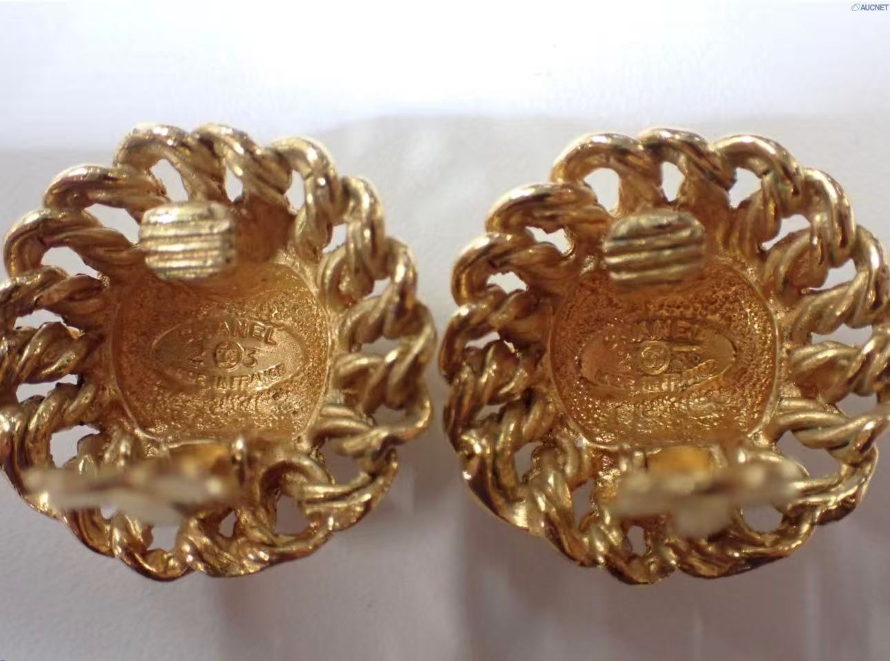 Vintage Chanel Chain Border Dome CC Earrings 05P